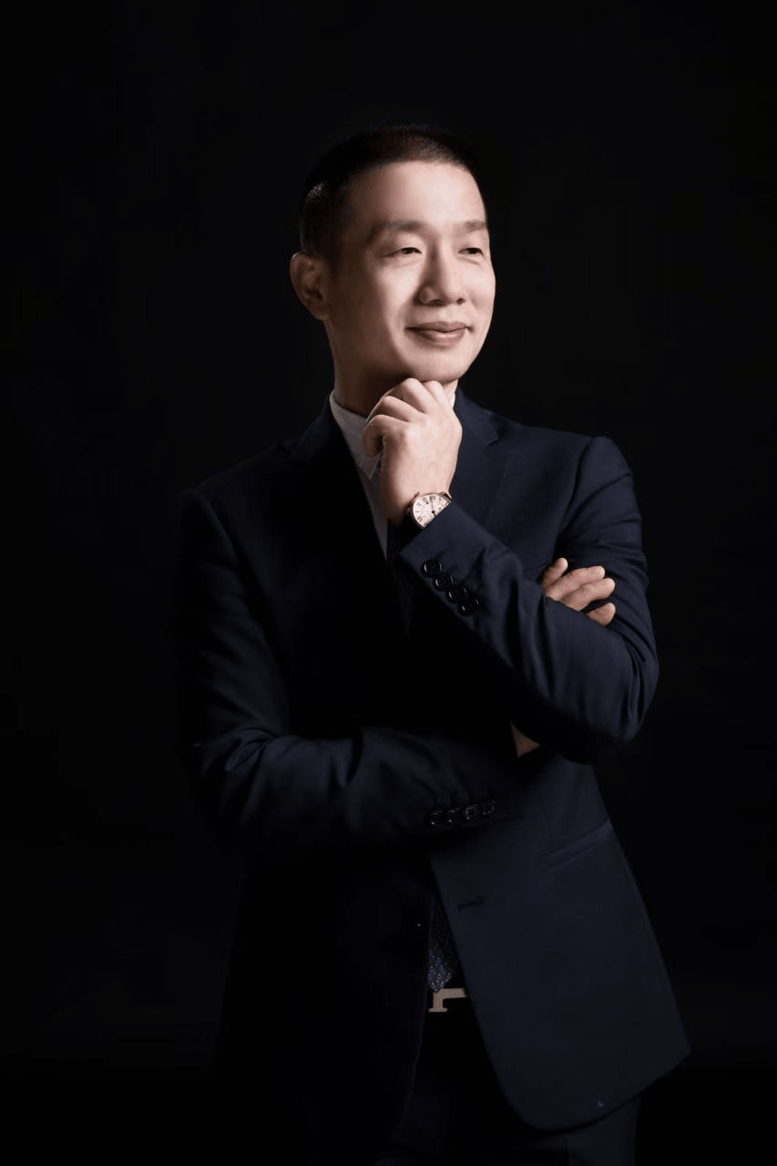 万 建 明